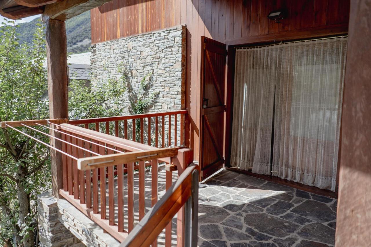 El Xalet De La Vall De Cardos Lladros Exterior photo